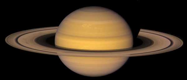 Saturno con sus espectaculares sat�lites. 